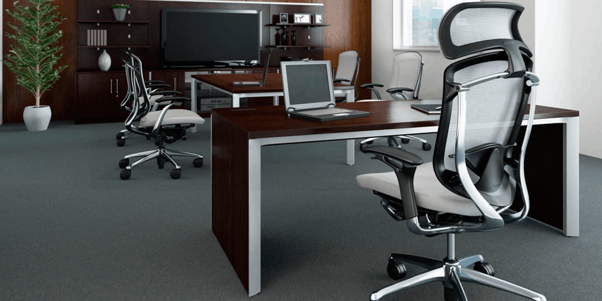 As cadeiras ergonômicas estão presentes na maioria dos projetos de arquitetura corporativa devem seguir o formato natural do corpo para o maior conforto e também evitar lesões decorrentes da má postura.