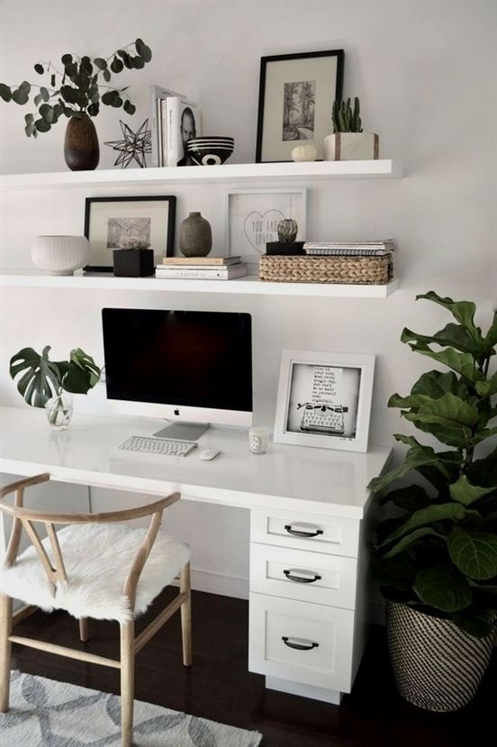 As plantas trazem vida ao ambiente e, certamente, vão deixar a decoração do home office mais vibrante.