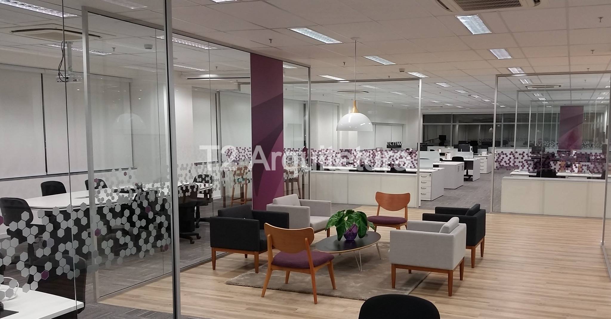 Mais do que esteticamente agradável, o ambiente de trabalho precisa ser funcional e favorecer o conforto necessário para os colaboradores desempenharem suas funções.