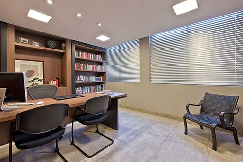 Este tipos de layout para a arquitetura corporativa é tido como mais tradicional. Além disso, permite maior privacidade e concentração.